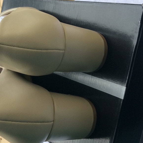 New Direction Vanilla Morgan Heels NWOT - Picture 4 of 8